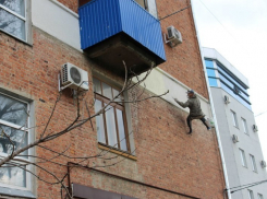  В Центральном округе Краснодара ремонтируют фасады двух домов 