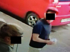 В Краснодаре неизвестный мужчина избил в лифте школьника 