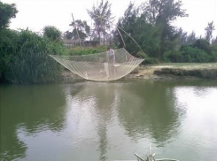 В Приморско-Ахтарске рыбак выловил 150 рыб на «паука»