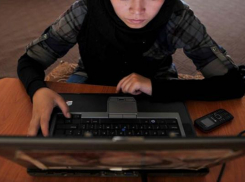 На Кубани 16-летний мальчик распространял песни и видео, возбуждающие расовую рознь