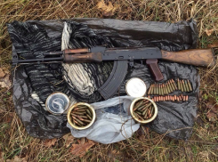 Сотрудники ФСБ обнаружили тайник с оружием на Кубани