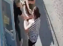 Угрожали детьми и поджогом дома: три женщины избили продавщицу в Горячем Ключе