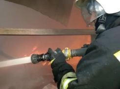 Площадь пожара в жилом доме Краснодара увеличилась до 1600 кв. м