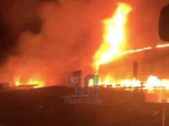 Два дома и магазины сгорели в Краснодаре