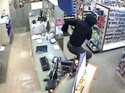  В Абинске мужчина связал скотчем фармацевта и ограбил аптеку