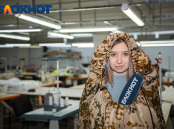 Греет бойцов СВО и одевает детей: как устроена швейная фабрика в Краснодаре 