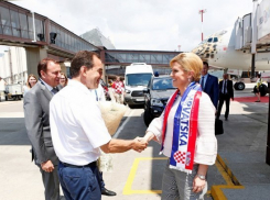  В сочинском аэропорту Кондратьев встретил президента Хорватии 