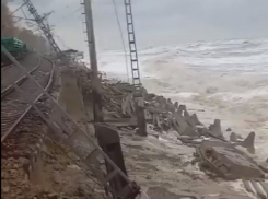 В Краснодарском крае из-за шторма остановились поезда