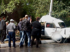 Сочинский «гонщик» врезался в столб