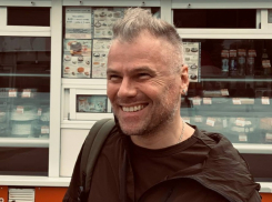 Пропавшего во время купания в Сочи певца Константина Легостаева нашли живым