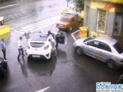 В Краснодаре мужчина стрелял в людей на АЗС и в больнице. Видео