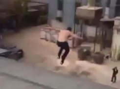 «Остановите, Паше надо выйти!» - в Краснодаре «Ямакаси» оказал сопротивление полиции