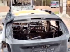 В Краснодарском крае два автомобиля сгорели в новогоднюю ночь