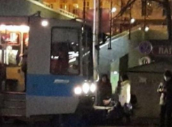В Краснодаре пешеход в наушниках угодил под трамвай