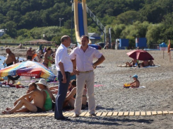  Мэр Геленджика из-за заваленного мусором курорта уволил главу мусороуборочной компании 