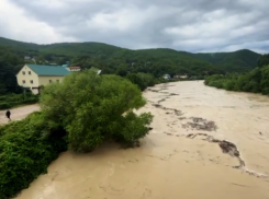  Река снесла мост, а сёла ушли под воду: стихия ударила по Краснодарскому краю