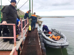 В Туапсе спасатели-водолазы нашли место утечки нефти на глубине десяти метров