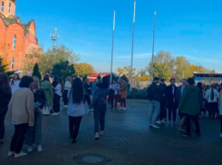 В Краснодаре из-за пожара в школе эвакуировали 120 детей