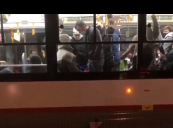 Очередного антимасочника вытолкали из трамвая в Краснодаре