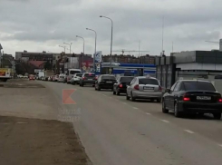 Краснодарцы жалуются на пробки из-за смены приоритета в движении на пересечении улиц 1 Мая и Россинского
