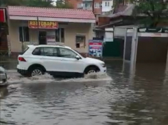 Торговые ряды в центре Краснодара затопило