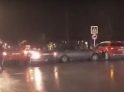 Комбо-авария в Адыгее: необычно столкнувшиеся автомобили попали на видео