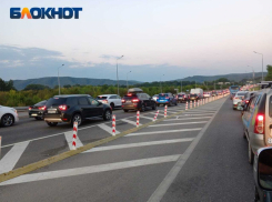 Многокилометровые пробки в обе стороны парализовали движение на М-4 «Дон» на Кубани