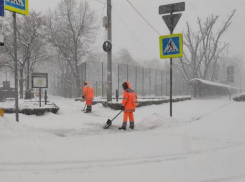 Краснодар утонул в снегу: жители пытаются понять, кому брать лопату в руки