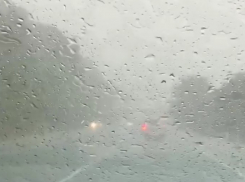 Экстренное предупреждение о ливнях с градом объявлено на Кубани