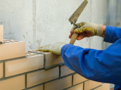 Строитель из Таганрога рассказал, как создается бюджетное жилье на Кубани: двери из фольги и дешевая отделка