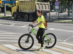 Нужно отнять часть дорог и уменьшить количество машин: в Краснодаре объяснили отсутствие велодорожек