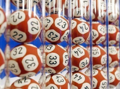 Хозяйка лотерейного выигрыша в 364 миллиона из Сочи не может забрать приз, нет денег на проезд 