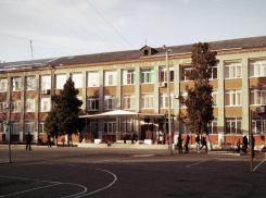Школу в Краснодаре перевели на домашнее обучение из-за COVID-19