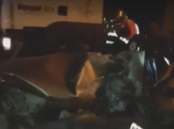 На Кубани еле живого водителя извлекли из груды искореженного аварией металла 