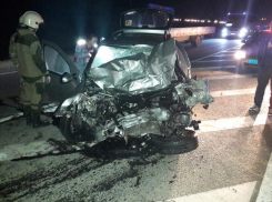 В Абинском районе столкнулись большегруз и легковушка: женщина погибла на месте