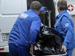 В Новороссийске возле школы нашли тело мужчины   