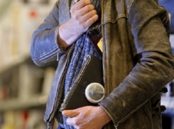 «Украл, выпил, в тюрьму!» - на Кубани задержали расхитителя алкогольных прилавков 