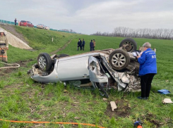 В Краснодарском крае погиб водитель в опрокинувшемся автомобиле