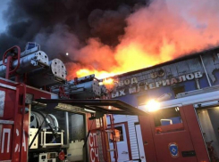 Пожар на площади 400 «квадратов» вспыхнул ночью в Краснодаре