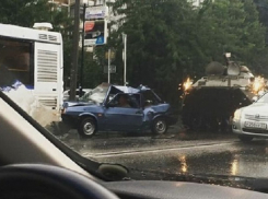 В Краснодаре БТР протаранил легковушку