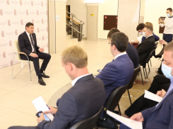 Евгений Первышов уедет в Москву без семьи, но с белыми рубашками