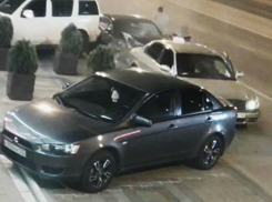 В Краснодаре «хитрый» угонщик протаранил четыре машины и сбежал, оставив паспорт на месте ДТП