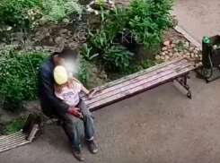 Краснодарца с сигаретой заподозрили в попытке похитить 4-летнюю девочку