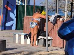 «Народ купается и загорает»: туристы в Анапе плевали на зиму и конец сезона 