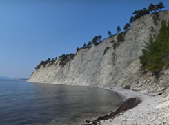 В Краснодарском крае сорвавшийся со скалы камень упал на 9-летнего ребенка