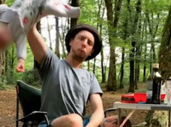 Мужчиной, крутившего за ногу своего 2-месячного ребенка, заинтересовались сочинские следователи 