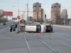 Два человека пострадали в столкновении Honda и Toyota в Краснодаре 