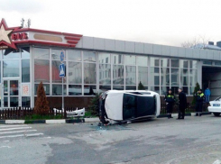 В Новороссийске пьяный лихач перевернулся на иномарке 