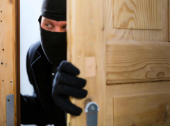 В дом жительницы Апшеронского района ворвался вор-рецидивист из лечебницы