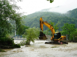Экстренное предупреждение из-за продолжающихся дождей на Кубани продлили ещё на сутки 